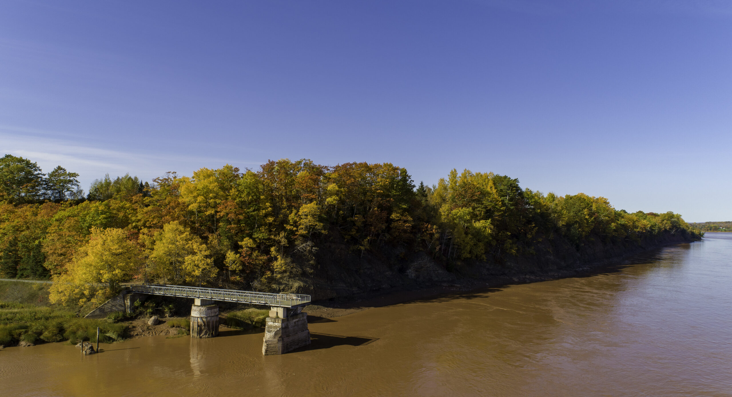 the fundy tidal lookoff on a sunny day in the fall